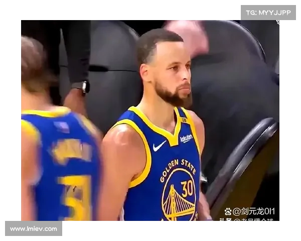 勇士队三分球表现出色,赢得比赛主动权 勇士队三分球表现出色,赢得比赛主动权