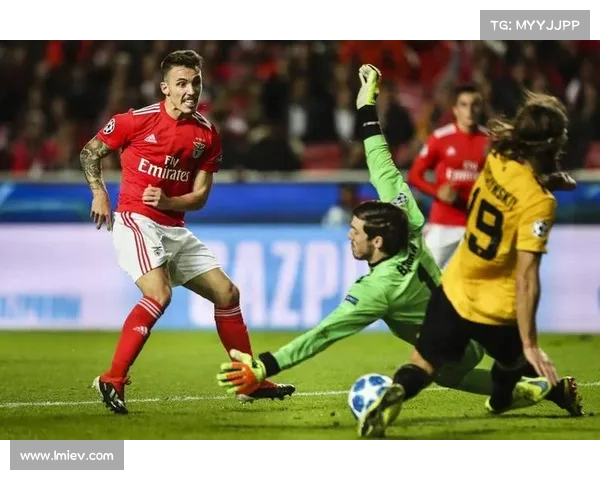 拜仁战术精准打击，重创对手