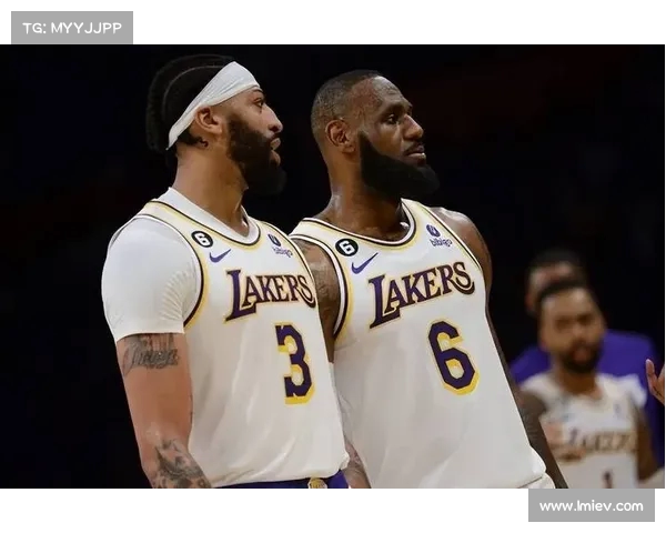 湖人队展示强大实力,轻松战胜对手 湖人队展示强大实力,轻松战胜对手