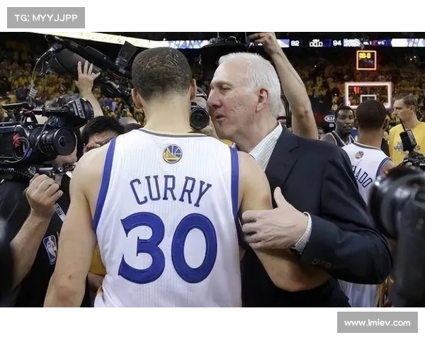 马穆揭秘波波维奇的慷慨:餐厅偶遇他,百分之一百万会为你付账 马穆揭秘波波维奇的慷慨:餐厅偶遇他,百分之一百万会为你付账