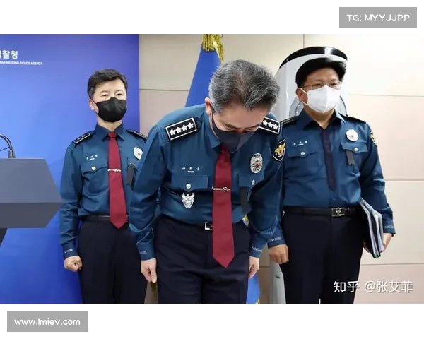 韩国总统宣布国家进入紧急状态：局势升级，民众恐慌(11月2日韩国总统入狱)