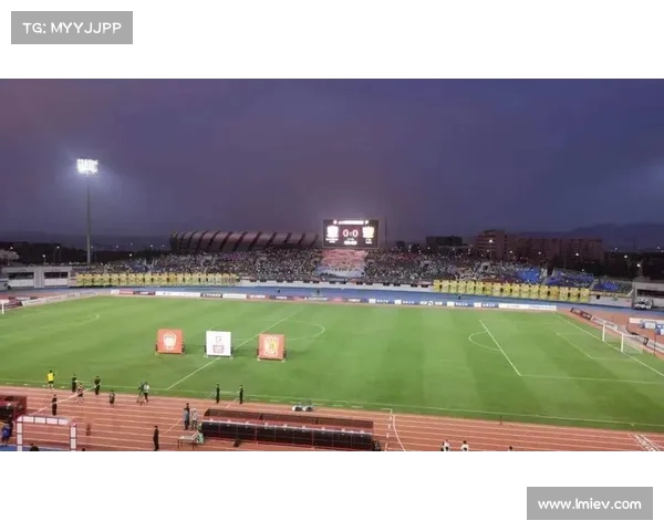 青岛队与广州队上演进球大战,最终以平局收场 青岛队与广州队上演进球大战,最终以平局收场